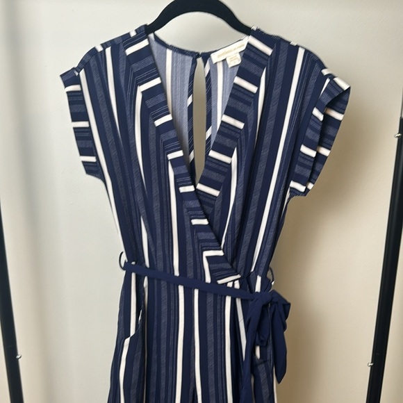 Monteau Navy and White Short Sleeve Belted Striped Open Back Jumpsuit Size Small - Picture 2 of 7